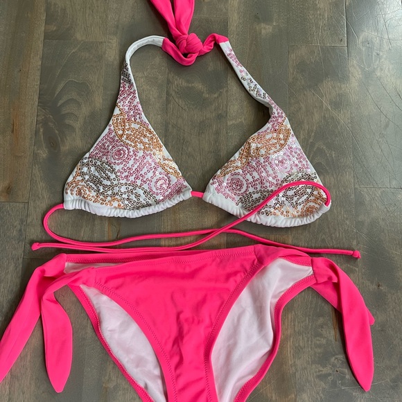 Victoria’s Secret bikini - Picture 1 of 3